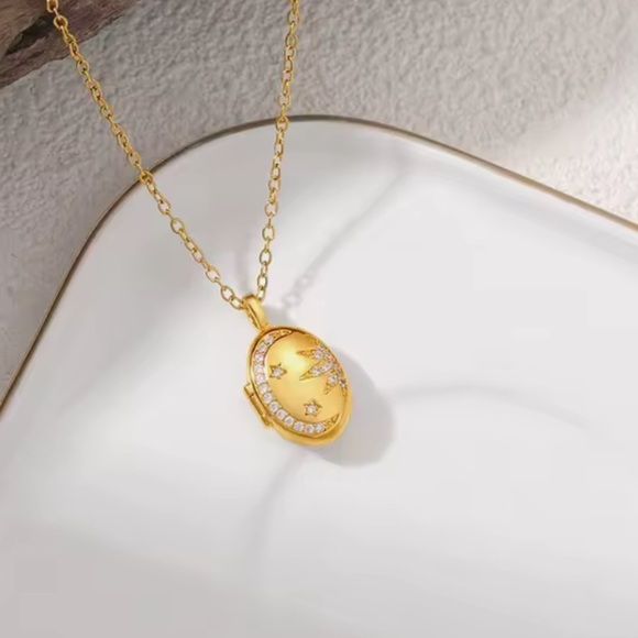 New Gold Sun & Stars Locket - Picture 3 of 7